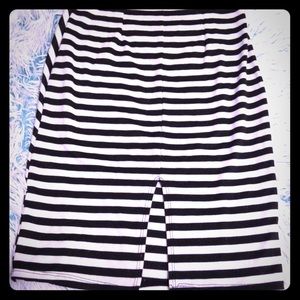EVERYTHING MUST GO! White and black skirt
